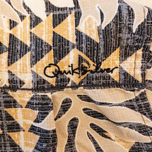 Quiksilver Waterman Collection Hawaiian Shirt Size M Black Beige Floral Print - Picture 3 of 5